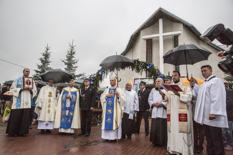 Józefów: Ikona w deszczu i gorące powitanie