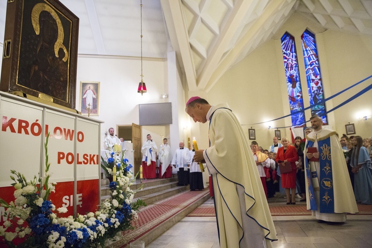 Józefów: Ikona w deszczu i gorące powitanie