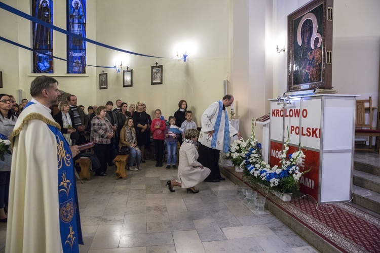 Józefów: Ikona w deszczu i gorące powitanie