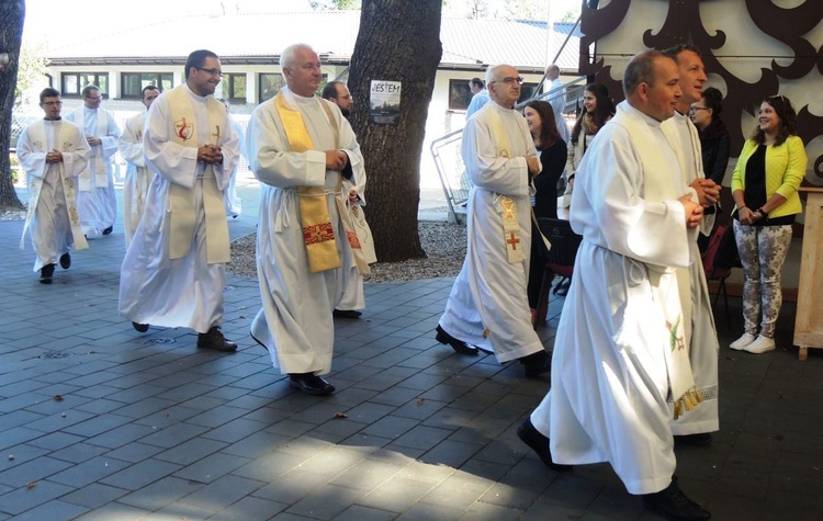 Młodzi w amfiteatrze pod Grojcem w Żywcu 2017