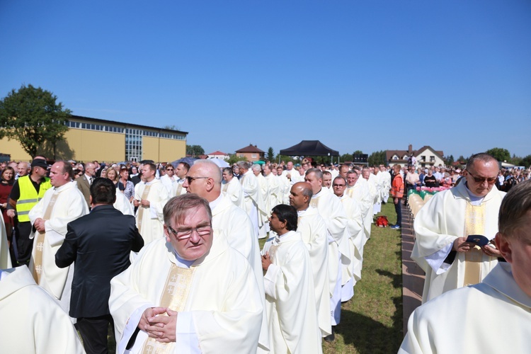 Msza święta, procesja z darami, procesja do kościoła