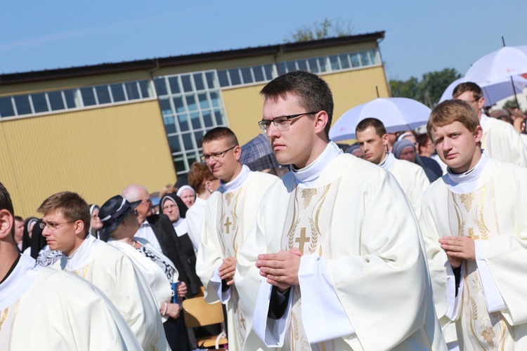 Msza święta, procesja z darami, procesja do kościoła