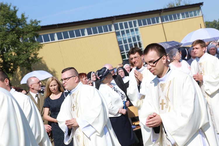 Msza święta, procesja z darami, procesja do kościoła