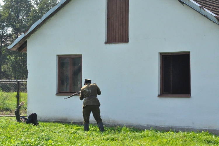 Modlitwa i inscenizacja w Biegonicach