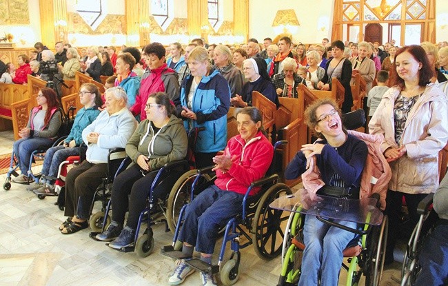 Wraz z opiekunami w sanktuarium w Tyliczu podczas miniforum.