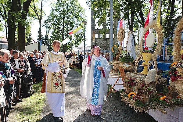 Poświęcenie wieńców dożynkowych.