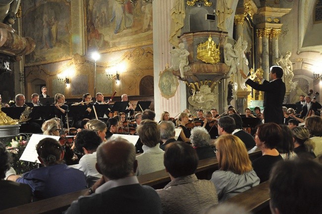 Koncert w przepięknej scenerii kościoła św. Bartłomieja brzmiał wspaniale.