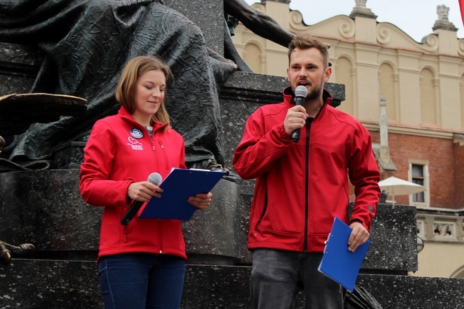 Studniówka "Szlachetnej Paczki" i "Akademii Przyszłości" w Krakowie