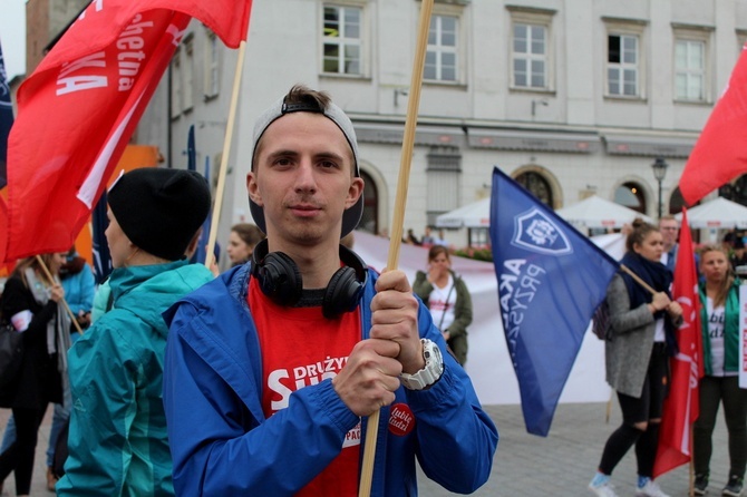 Studniówka "Szlachetnej Paczki" i "Akademii Przyszłości" w Krakowie