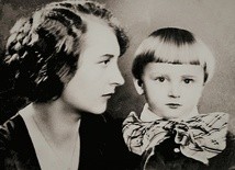 Mścisław Lurie z matką tuż po wojnie.