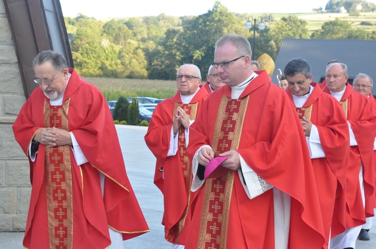 Erygowanie Drogi Krzyżowej w Słopnicach