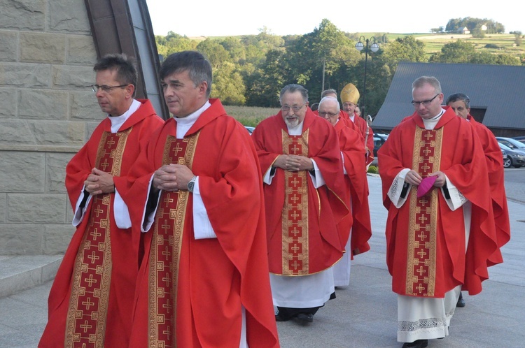 Erygowanie Drogi Krzyżowej w Słopnicach