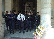 Francuska policja ostrzega przed atakiem