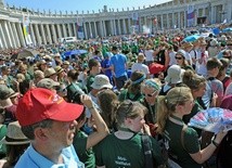 Młodzi chcą być angażowani na stałe w watykańskie instytucje