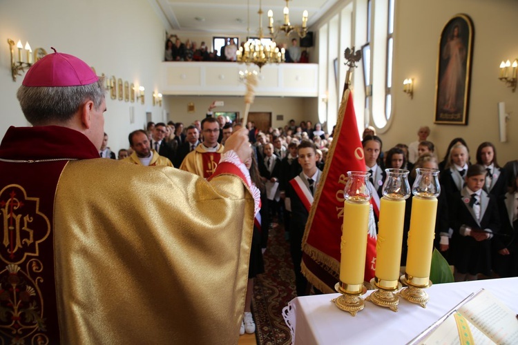 Poświęcenie sztandaru dla ostrowieckiego katolika