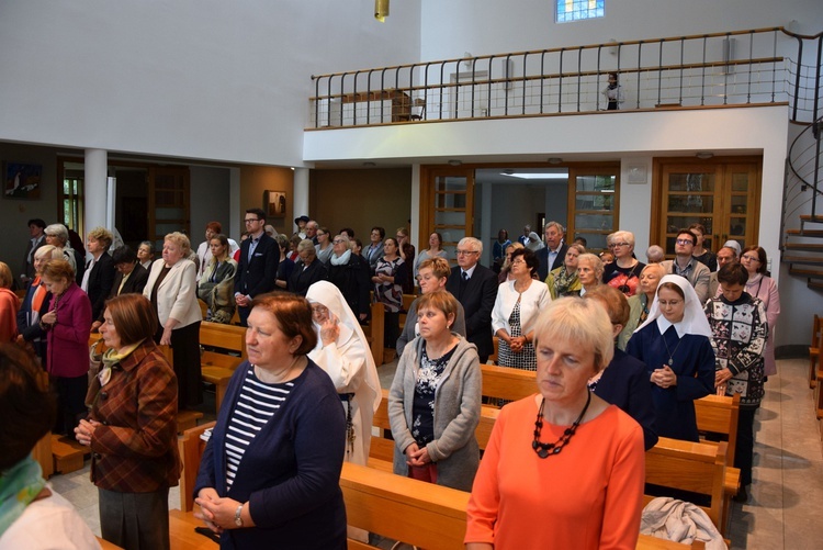 Pielgrzymka absolwentek do Pani Jazłowieckiej