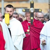 Istotnym elementem uroczystości jest procesja z relikwiami Krzyża Świętego po Starym Mieście.