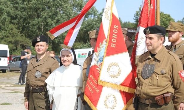 Na polanie śmierci, u partyzantów "Bartka" 