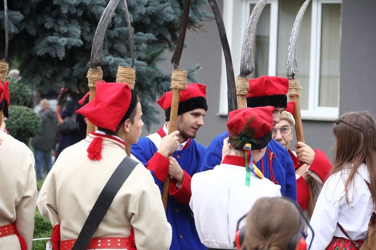 "Pola Chwały": Msza św. i parada wojskowa