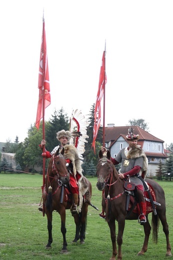 "Pola Chwały": Msza św. i parada wojskowa