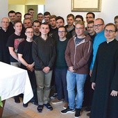 ▲	Pamiątkowa fotografia po Mszy św. w seminaryjnej kaplicy pw. św. Jana Pawła II.