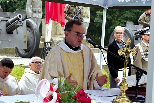 Ks. proboboszcz Janusz Nawrocki wygłosił  homilię.