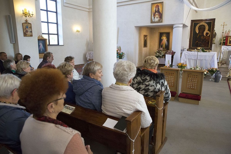 Maryja pozostaje w Miąsem. Chce odwiedzić każdą rodzinę