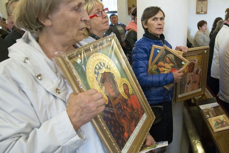 Maryja pozostaje w Miąsem. Chce odwiedzić każdą rodzinę