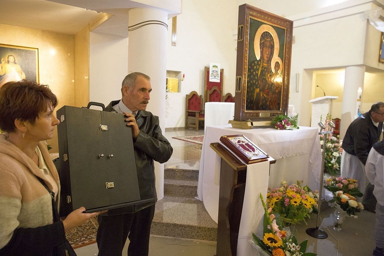 Maryja pozostaje w Miąsem. Chce odwiedzić każdą rodzinę