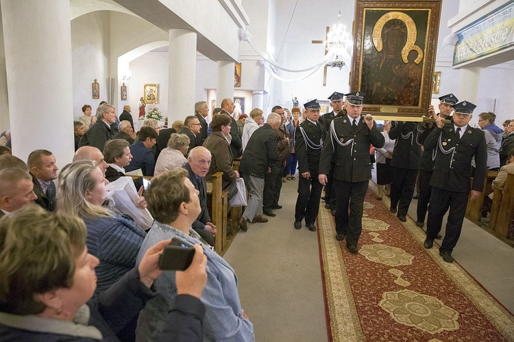 Maryja pozostaje w Miąsem. Chce odwiedzić każdą rodzinę