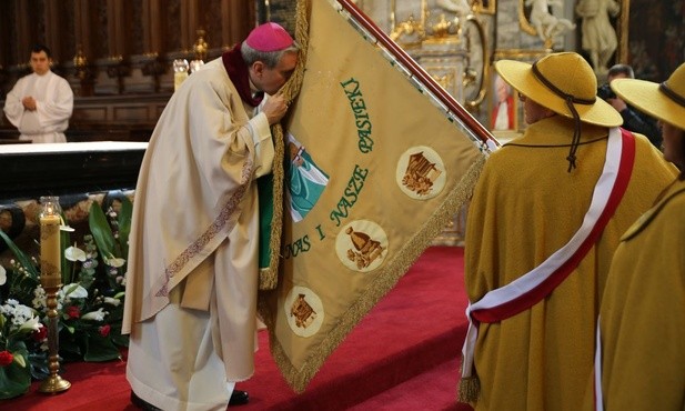 Ze znakiem św. Ambrożego