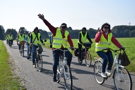 Prawie 70 osób pojechało rowerami do sankuarium w Domaniewicach