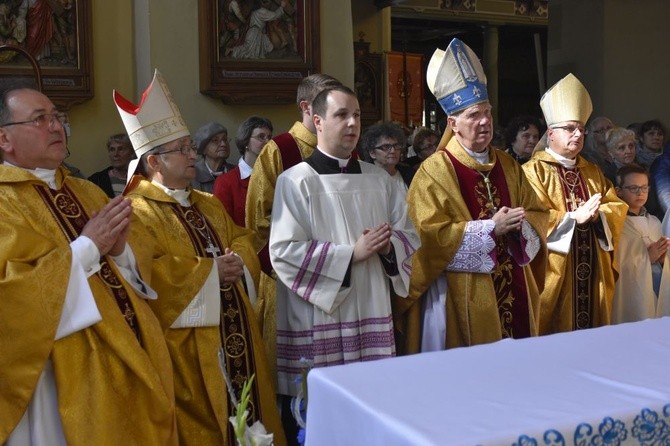 Koronacja fresku Matki Miłosierdzia w Dzierżoniowie