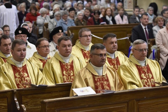 Koronacja fresku Matki Miłosierdzia w Dzierżoniowie