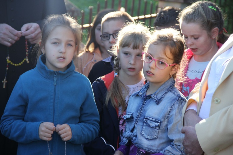 Różaniec z Matką Bożą Zwycięską w Gosprzydowej