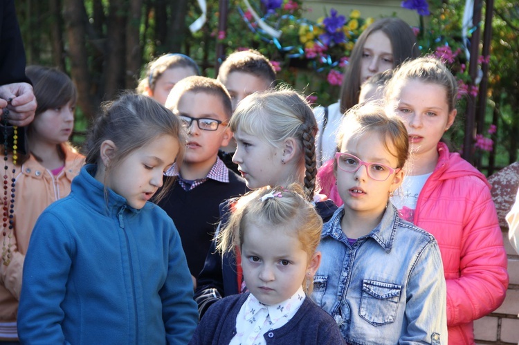 Różaniec z Matką Bożą Zwycięską w Gosprzydowej