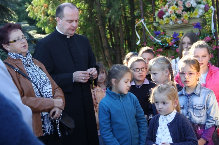 Różaniec z Matką Bożą Zwycięską w Gosprzydowej