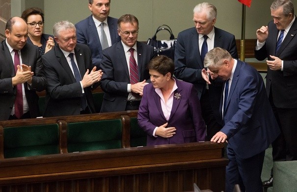 Nowy sondaż: PiS bardzo wysoko, ale bez samodzielnej większości