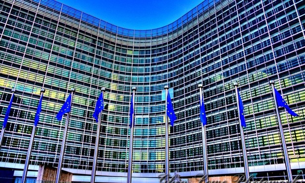 Komisja Europejska przedstawiła projekt paszportów szczepionkowych