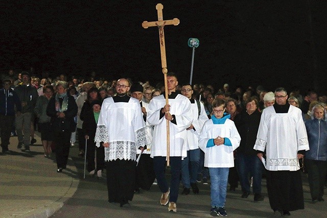 Wierni przemierzali radomskie osiedle Południe.