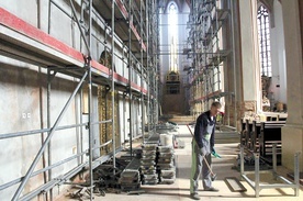 Ruszył remont wnętrza katedry. 