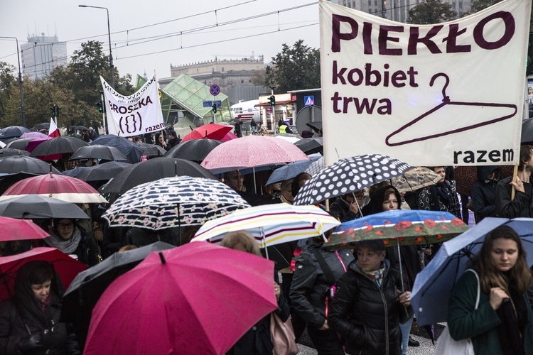 Co na sztandarach feministek? Matka Boża i aborcja