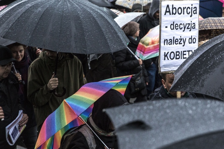 Co na sztandarach feministek? Matka Boża i aborcja