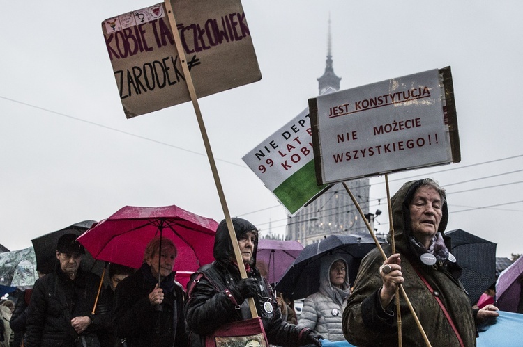 Co na sztandarach feministek? Matka Boża i aborcja