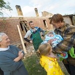 Siostra Mirona u rodziny Warnke. Mały Fabianek urodził się kilka dni przed nawałnicą.