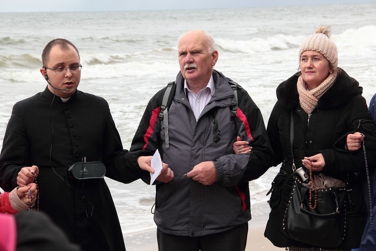 Różaniec do Granic na plaży w Ustce