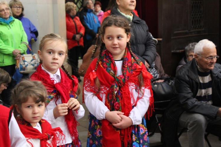 Pielgrzymka, różaniec i córka świętej