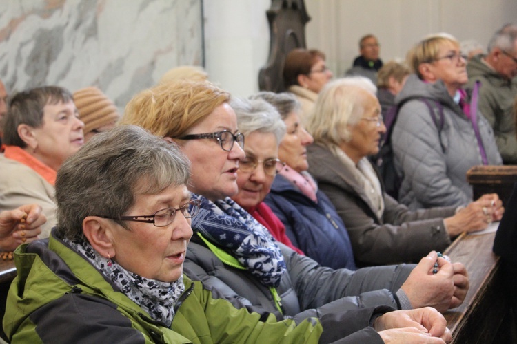 Pielgrzymka, różaniec i córka świętej