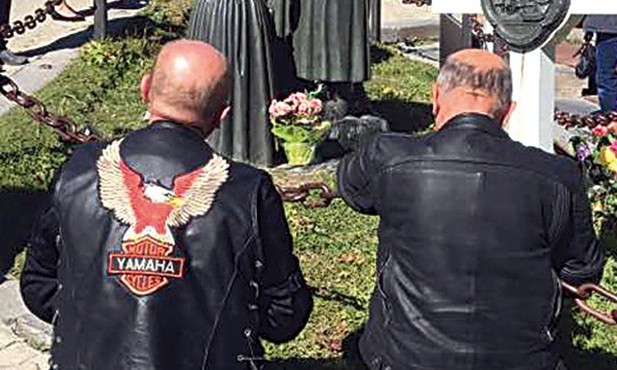 Po drodze motocykliści odwiedzili La Salette, gdzie pokłonili się Matce Bożej.