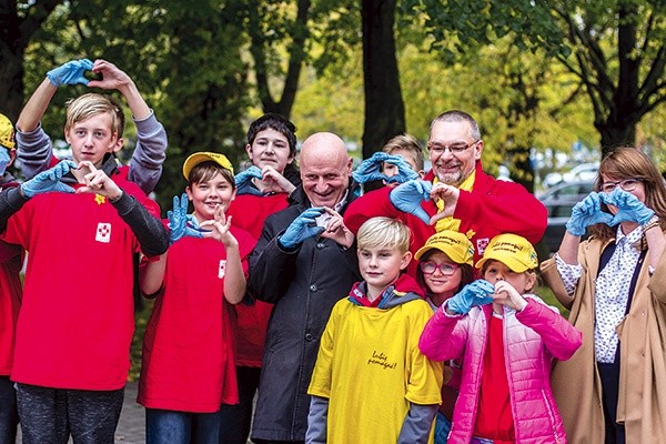 ▲	– Chcemy i lubimy pomagać innym – deklarują wolontariusze.